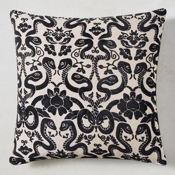 Giardino Pillow 22" - Black 3 Giardino Pillow 22" - Black