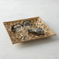 Nikki Chu - Leopard Plate -Online Furniture Sale webimage 160211813 1 jpg