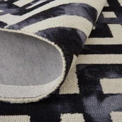 Lauren Rug - Black/Ivory -Online Furniture Sale webimage 620009349 DTL2